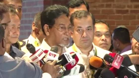 ক্ষতিগ্রস্ত অর্থনীতি পুনর্গঠনে কাজ করছে সরকার: চিফ হুইপ