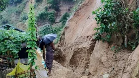 জলাবদ্ধতা-পাহাড়ধসের শঙ্কায় চট্টগ্রামে আট আশ্রয়কেন্দ্র প্রস্তুতের নির্দেশ