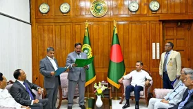 প্রধানমন্ত্রীর উপস্থিতিতে এমপি হিসেবে শপথ নিলেন সরোয়ার আলমগীর