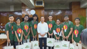 প্রধানমন্ত্রীর সঙ্গে স্বর্ণজয়ী শিক্ষার্থীদের সৌজন্য সাক্ষাৎ