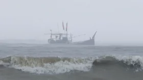 সাগরে লঘুচাপ স্থল নিম্নচাপে রূপ নিয়েছে, তিন নম্বর সতর্ক সংকেত বহাল