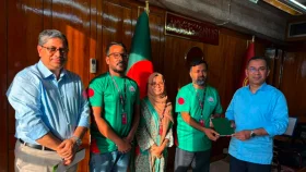 প্রধানমন্ত্রীর সঙ্গে বিডি ক্লিন প্রতিনিধিদলের সৌজন্য সাক্ষাৎ