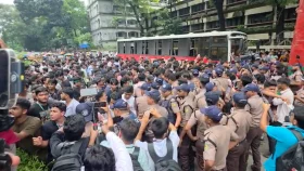 বৈরি আবহাওয়ায় পরীক্ষার প্রতিবাদে শিক্ষার্থীদের বিক্ষোভ