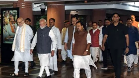 নিট কাণ্ডে সংসদে আলোচনায় রাজি সরকার, দাবিতে অনড় বিরোধীরা