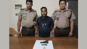 মোহাম্মদপুরে ১৬ মামলার আসামি &lsquo;কাইল্লা সুমন&rsquo; অস্ত্রসহ গ্রেপ্তার
