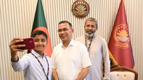 আর্মি স্টেডিয়ামের সেই ভাইরাল শিশুর সঙ্গে দেখা করলেন প্রধানমন্ত্রী