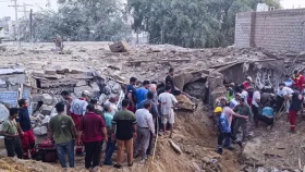 আমেরিকার ভারী বিমান হামলায় কেঁপে উঠল ইরান