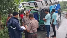 রাজবাড়ীতে বাস-মহেন্দ্র মুখোমুখি সংঘর্ষে চালক নিহত, আহত পাঁচ