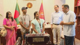 চিঠি লিখে প্রধানমন্ত্রীর উপহার পেলো অনুশ্রী, সাক্ষাত পেলেন সেই নিরাপত্তারক্ষীও