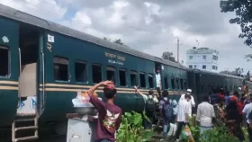 চার বগি লাইনচ্যুত, ঢাকা-ময়মনসিংহ রুটে ট্রেন চলাচল বন্ধ