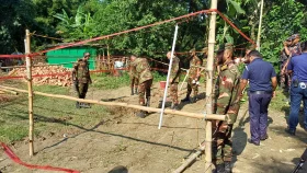 মেহেরপুরে মাটি খুঁড়তেই মিললো ৯৬ মাইন, নিষ্ক্রিয় করলো সেনাবাহিনী