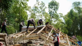 ইন্দোনেশিয়ায় ভূমিকম্পে নিহত বেড়ে ৫১, ঘরছাড়া বহু মানুষ