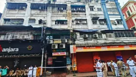 কলকাতায় হোটেলে আগুন: পাঁচ বাংলাদেশির মৃত্যু, একই পরিবারের চারজন