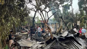 রায়পুরে &lsquo;মাদকাসক্তের&rsquo; আগুনে ছারখার ১১ ঘর ও ছয় দোকান