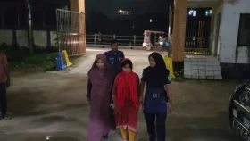 ফ্যামিলি কার্ডের কথা বলে টাকা নেয়ার অভিযোগে এনসিপি নেত্রী আটক