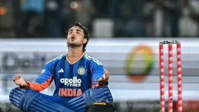 ৩০ বলে অভিষেকের দ্রুততম সেঞ্চুরির রেকর্ড