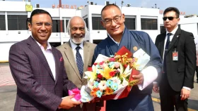 ঢাকায় ভুটানের প্রধানমন্ত্রীর যাত্রাবিরতি, স্বাগত জানালেন মন্ত্রী-প্রতিমন্ত্রী
