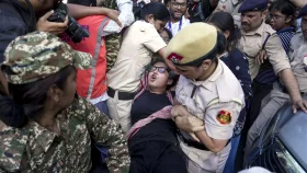 দিল্লির যন্তর মন্তরে তিন নারী সাংবাদিককে হেনেস্তা