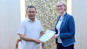 যুক্তরাজ্যের সঙ্গে ঐতিহাসিক সম্পর্ক বহুমাত্রিক করার আহবান প্রধানমন্ত্রীর
