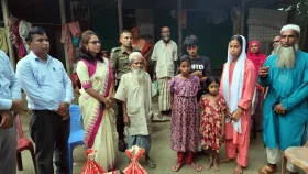 ৮৫ বছরের অসহায় বৃদ্ধ ও চার এতিম শিশুর পাশে প্রশাসন