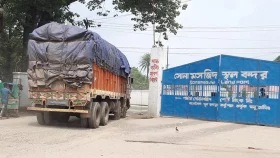 দুর্গোৎসবে টানা আট দিন বন্ধ সোনামসজিদ স্থলবন্দর
