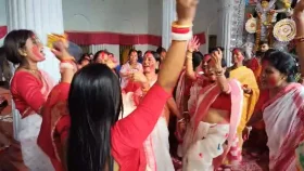 উমাকে বিদায় আর সিঁদুর খেলায় সাঙ্গ হলো শারদোৎসব