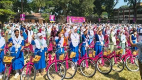 জাইমা রহমানের জন্মদিনে বগুড়ায় ৫৪৮ ছাত্রী পেলো বাইসাইকেল