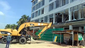 ইনানীতে গুঁড়িয়ে দেয়া হলো ৬ কোটি টাকার রিসোর্ট