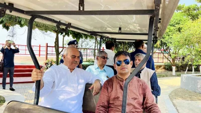 কিশোরগেঞ্জ দুই মন্ত্রীর সঙ্গে ডিবি প্রধান হারুন। ইমেজ: সংগৃহীত