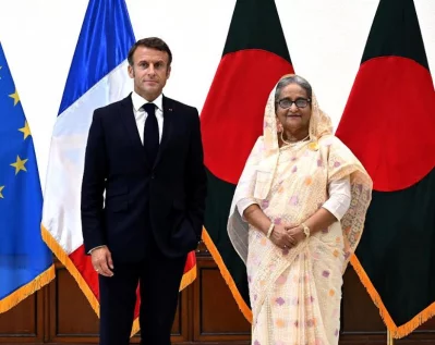 প্রধানমন্ত্রী শেখ হাসিনার সঙ্গে ফ্রান্সের প্রেসিডেন্ট ইমানুয়েল ম্যাক্রোঁর বৈঠক চলছে
