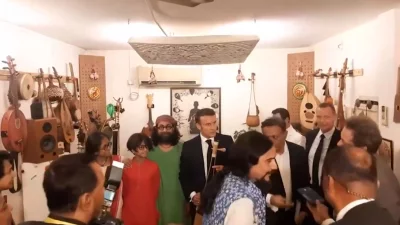 সঙ্গীত শিল্পী রাহুল আনন্দের স্টুডিওতে ফরাসি রাষ্ট্রপতি। ইমেজ: একাত্তর