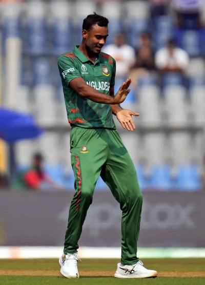 হেন্ডরিকসকে বোল্ড করার পর শরীফুলের নাচ। ছবি: ক্রিকইনফো