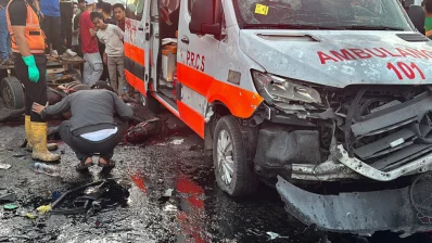অ্যাম্বুলেন্সে ইসরাইলের হামলা। ইমেজ- ফান্স২৪। 