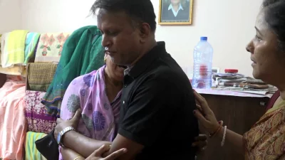 শোক চলছে গণপূর্ত বিভাগের প্রকৌশলী ইমন দাশগুপ্তের পাঁচলাইশের বাড়িতে। ইমেজ: একাত্তর