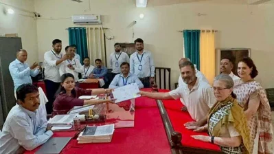 রায়বরেলিতে মনোনয়নপত্র জমা দিচ্ছেন রাহুল গান্ধী। ইমেজ: সংগৃহীত। 