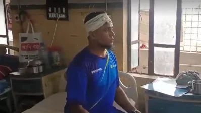 আহত কারারক্ষীদের একজন। 