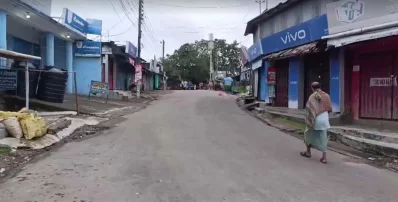 রাঙ্গামাটিতে বন্ধ বেশিরভাগ দোকান। ইমেজ: একাত্তর