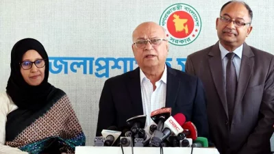 রাজধানীর ওসমানী স্মৃতি মিলনায়তনে বক্তব্য রাখছেন মুক্তিযুদ্ধ বিষয়ক উপদেষ্টা ফারুক ই আজম। ছবি: সংগৃহীত