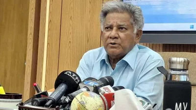 সাংবাদিকদের মুখোমুখি নৌ-পরিবহণ উপদেষ্টা ব্রিগেডিয়ার জেনারেল (অব.) এম সাখাওয়াত হোসেন। ছবি: সংগৃহীত