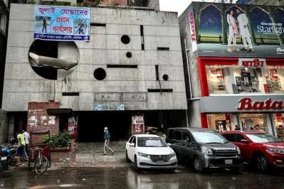 ঢাকায় যেটি ছিলো আওয়ামী লীগের সদর দপ্তর, তার বর্তমান অবস্থা। ছবি: সংগৃহীত
