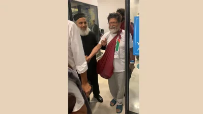 তুরস্কের ইস্তাম্বুল বিমানবন্দরে শহিদুল আলম। ছবি: তুরস্কে বাংলাদেশ দূতাবাসের সৌজন্যে