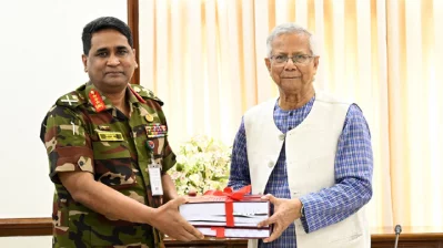 তদন্ত কমিটির প্রধান সশস্ত্র বাহিনী বিভাগের প্রিন্সিপাল স্টাফ অফিসার (পিএসও) লেফটেন্যান্ট জেনারেল এসএম কামরুল হাসান রাষ্ট্রীয় অতিথি ভবন যমুনায় প্রধান উপদেষ্টার কাছে আনুষ্ঠানিকভাবে তদন্ত প্রতিবেদন হস্তান্তর করেন। 