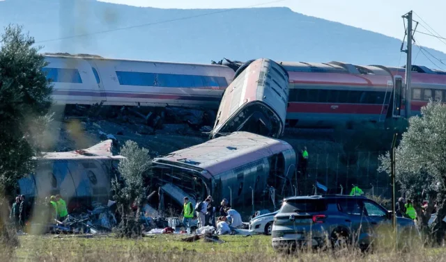 Spain train crash 01