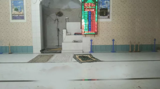 খুলনায় ফজরের নামাজ চলাকালে মসজিদে ঢুকে গুলি, আহত দুই